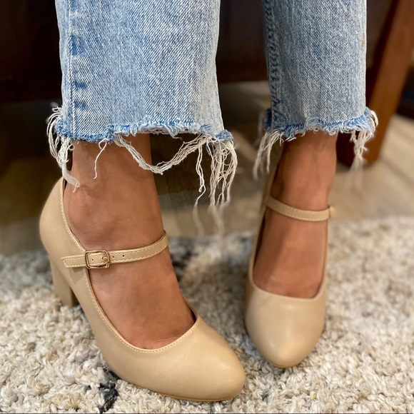 Nude Retro Mary Jane Pointed Toe Pumps Heels - Picture 4 of 10